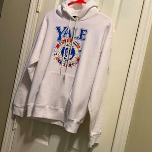 Women’s hoodie sweatshirt. YALE  Univ Sailing Team.